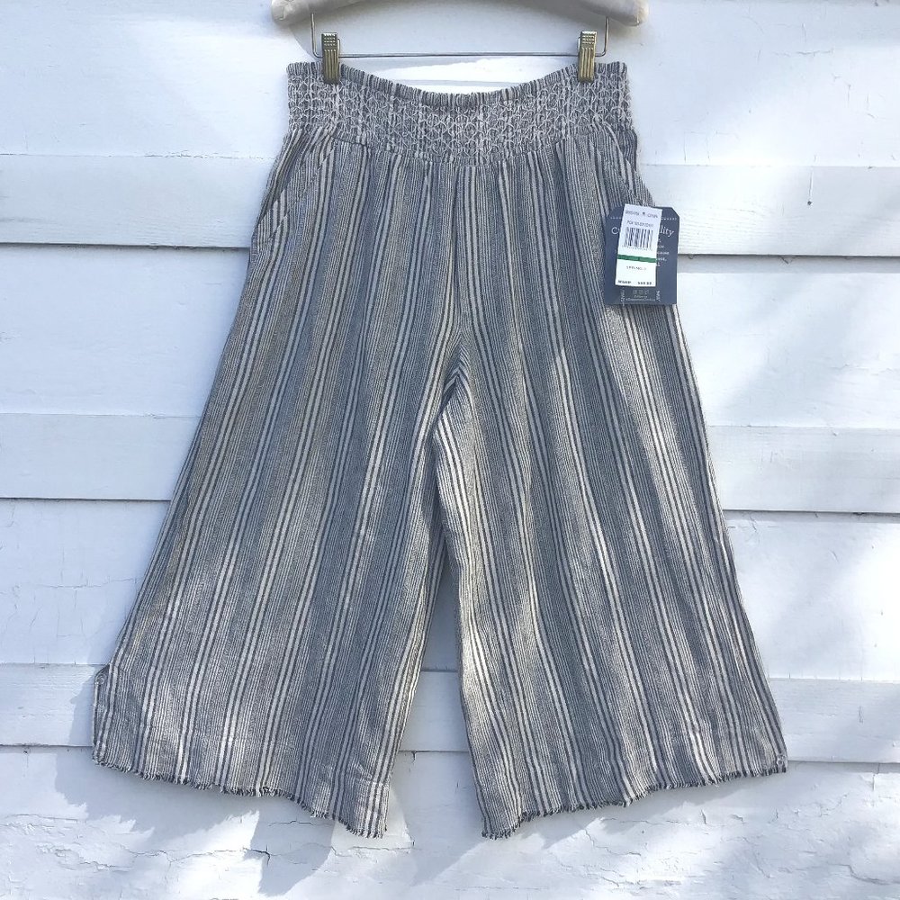 NWT Wide leg, Cropped Linen Blend Pant L